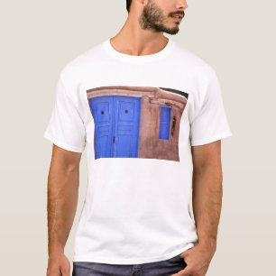 Camiseta EE. UU., Nuevo México, Santa Fe. Vista de puerta a