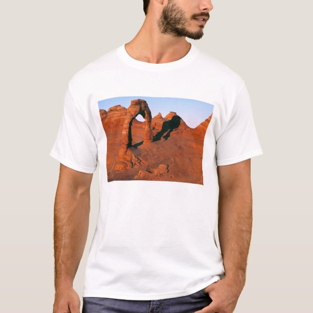 Camiseta EE. UU., Utah, Arches NP. Delicate Arch es uno de (Anverso)
