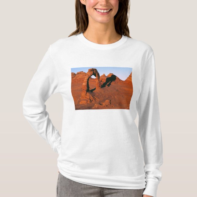 Camiseta EE. UU., Utah, Arches NP. Delicate Arch es uno de (Anverso)