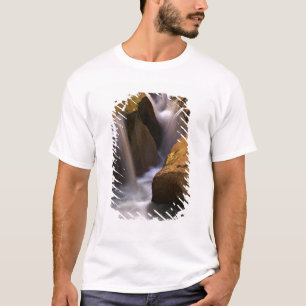 Camiseta EE. UU., Utah, Escalante Wilderness. Cascada en 2