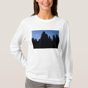Camiseta EE. UU., Utah, Parque Nacional Arches. Luna crecie