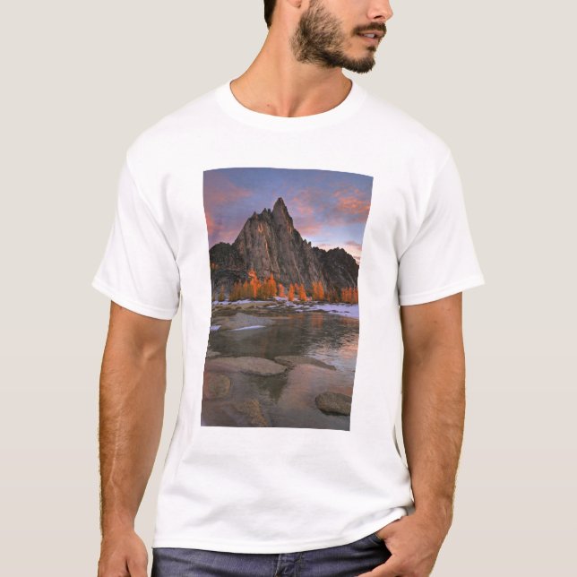 Camiseta EE. UU., Washington, Montañas Cascade.  Pico Prusi (Anverso)