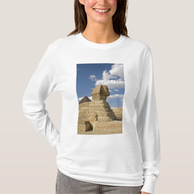 Camiseta Egipto, Giza. La gran Esfinge se eleva sobre la (Anverso)