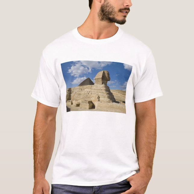 Camiseta Egipto, Giza. La gran Sfinx se eleva por encima de (Anverso)