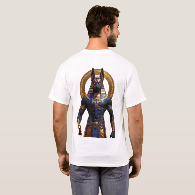 Camiseta Egyptian God Anubis – Muscular Full Figure Holding (Reverso completo)