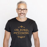 Camiseta Ejemplo Funny Comma de Oxford Ox Ford<br><div class="desc">¿Estás buscando un diseño de coma de Oxford diferente? Echa un vistazo a esta obra de arte de época que se asemeja a la página de título de los libros del siglo XVII. El texto es el ejemplo más simple posible del uso de la coma de Oxford: "Ox, ford, y...</div>