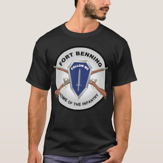 Camiseta Ejército - Fort Benning, GA - Hogar de Infantería (Anverso)