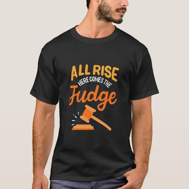 Camiseta El Abogado Todo En Pie Aquí Viene El Juez (Anverso)