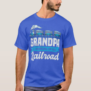 Camiseta El abuelo está trabajando en su ferrocarril