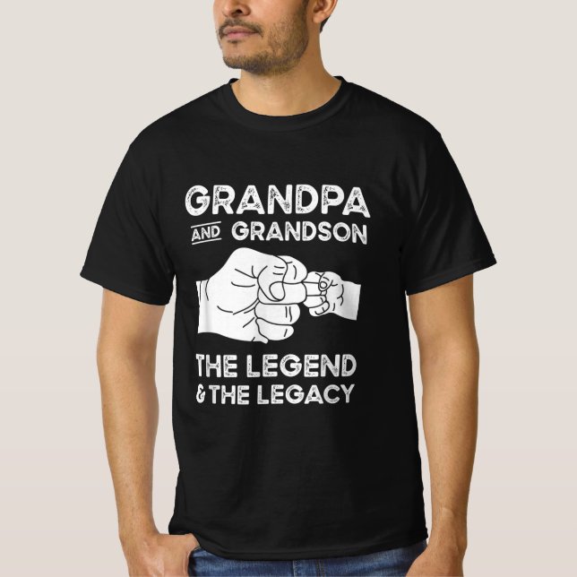 Camiseta El Abuelo Y El Abuelo La Leyenda Y El Legado (Anverso)