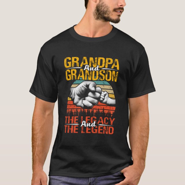 Camiseta El Abuelo Y El Abuelo La Leyenda Y El Legado (Anverso)