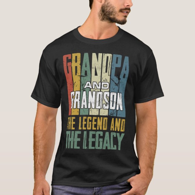 Camiseta El Abuelo Y El Abuelo La Leyenda Y La Vina Del Leg (Anverso)