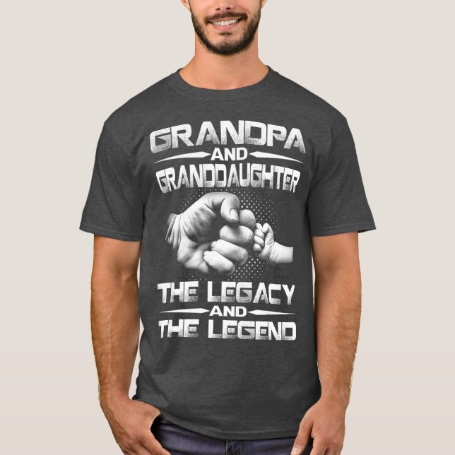 Camiseta El Abuelo Y La Nieta La Leyenda Y El (Anverso)