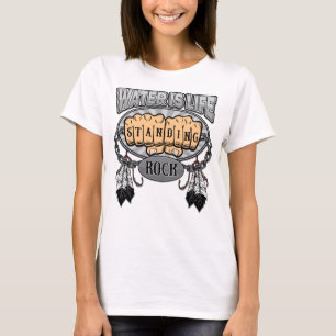 Camiseta El agua derecha de la roca es puños de la vida