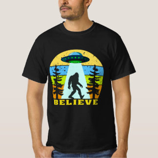 Camiseta El alien de pie grande