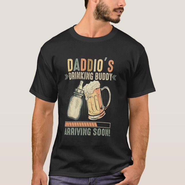 Camiseta El amigo de copas de Daddio llega pronto a ser pap (Anverso)