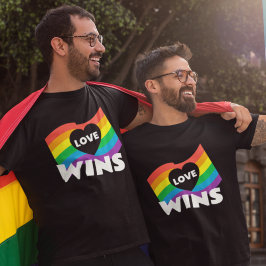 Camiseta El amor al orgullo gana el corazón de la bandera a