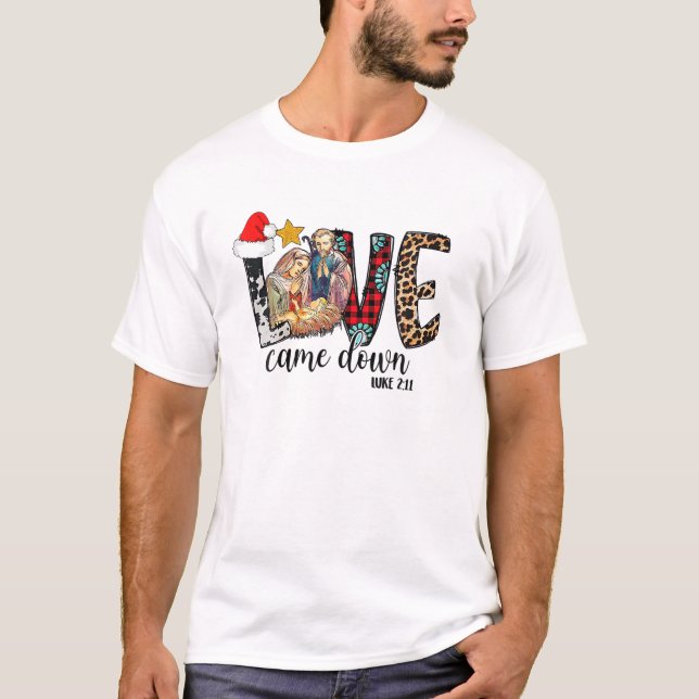 Camiseta El Amor Cayó Lucas 2:11 Feliz Navidad, Baby Jes (Anverso)