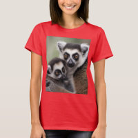 **"El amor de una madre: Mami y bebé Lemur Cudling