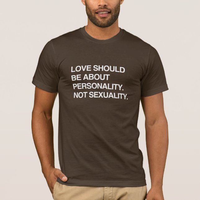 CAMISETA EL AMOR DEBE ESTAR SOBRE PERSONALIDAD (Anverso)
