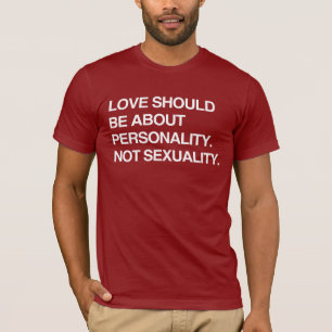 CAMISETA EL AMOR DEBERÍA SER SOBRE LA PERSONALIDAD