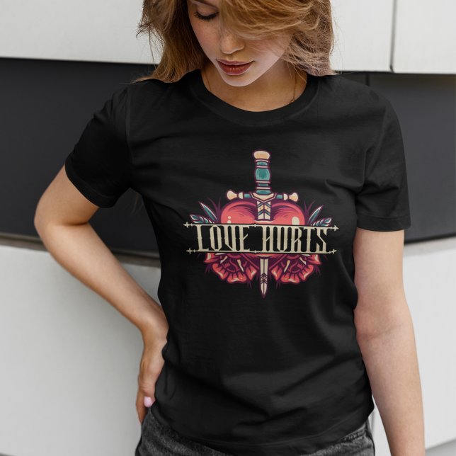 Camiseta El amor duele el corazón y la daga (Subido por el creador)
