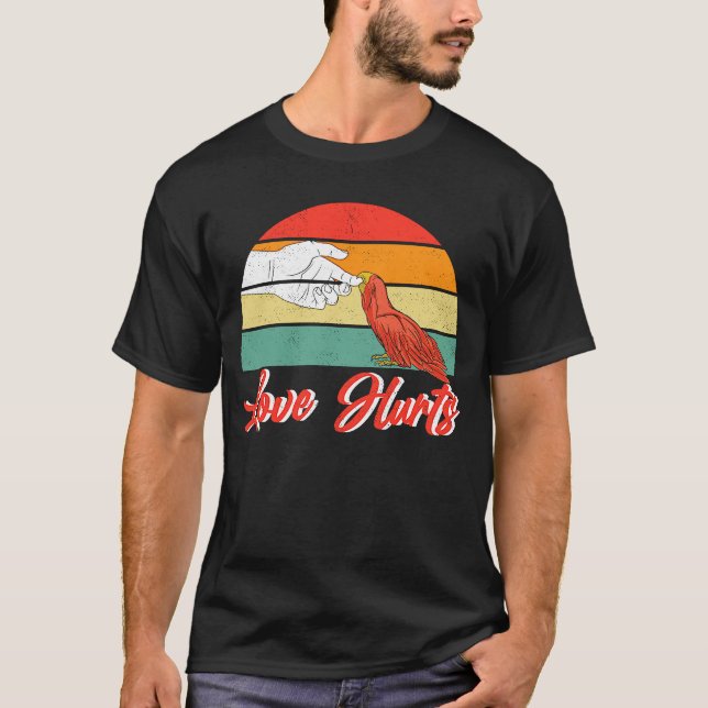 Camiseta El amor duele el loro mordiendo el pájaro (Anverso)