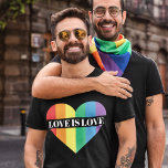Camiseta El amor es amor corazón arco iris orgullo LGBT<br><div class="desc">Una camiseta colorida con un gran corazón con los colores de la bandera arcoíris LGBTQ, con la leyenda del personalizable "El amor es el amor" con un caracter blanco de todas las letras. Usa esta camiseta de conciencia del orgullo gay para mostrar al mundo que eres un orgulloso miembro de...</div>