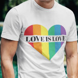 Camiseta El amor es amor corazón arco iris orgullo LGBTQ ca<br><div class="desc">Una camiseta colorida con un gran corazón con los colores de la bandera arcoíris LGBTQ, con la leyenda del personalizable "El amor es el amor" con un caracter negro de mayúsculas y minúsculas. Usa esta camiseta de conciencia del orgullo gay para mostrar al mundo que eres un orgulloso miembro de...</div>
