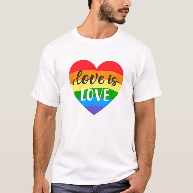 Camiseta El amor es amor corazón arcoiris (Anverso)