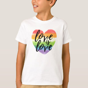 Camiseta El amor es amor  Corazón color arcoiris