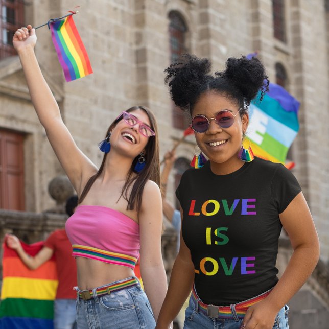 Camiseta El amor es amor Orgullo LGBT (Women's t-shirt Love is Love Rainbow Pride text)