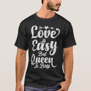 Camiseta El Amor Es Fácil Pero La Reina Está Ocupada Ironía
