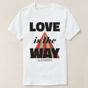 Camiseta El amor es la forma en que el nombre dorado rojo n