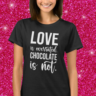 Camiseta El amor está sobrevalorado. El chocolate no lo es.