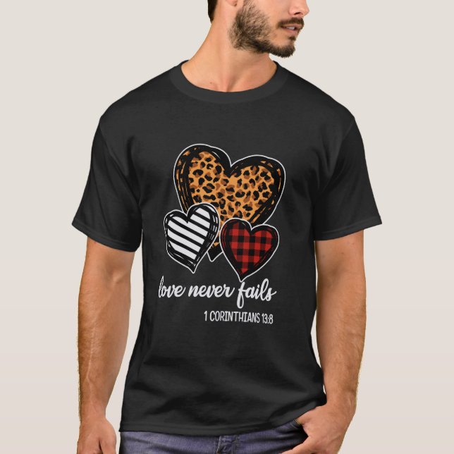 Camiseta el amor nunca falla en la fe cristiana religiosa (Anverso)