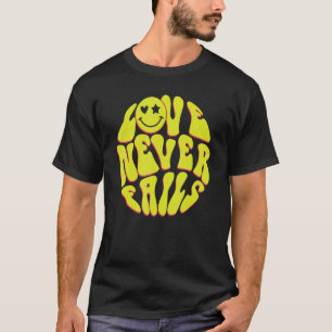 Camiseta El amor nunca falla las citas positivas palabras e