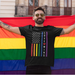 Camiseta El amor por el orgullo gay LGBTQ gana la bandera e