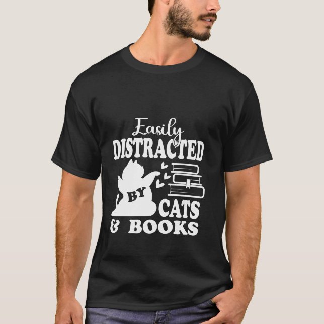 Camiseta El amor por un libro de gatos lindo fácilmente dis (Anverso)