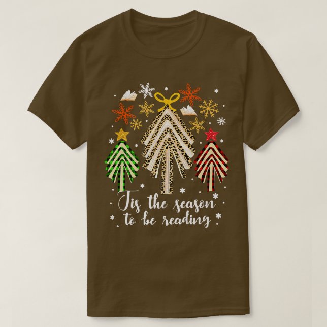 Camiseta El Árbol De Navidad De Los Libros Es La Temporada  (Diseño del anverso)