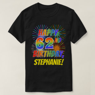 Camiseta El arcoiris parece FELIZ CUMPLEAÑOS 62; fuegos art