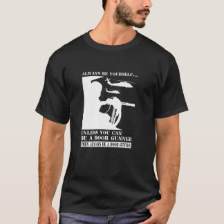Camiseta El arma de la puerta del helicóptero siempre debe 