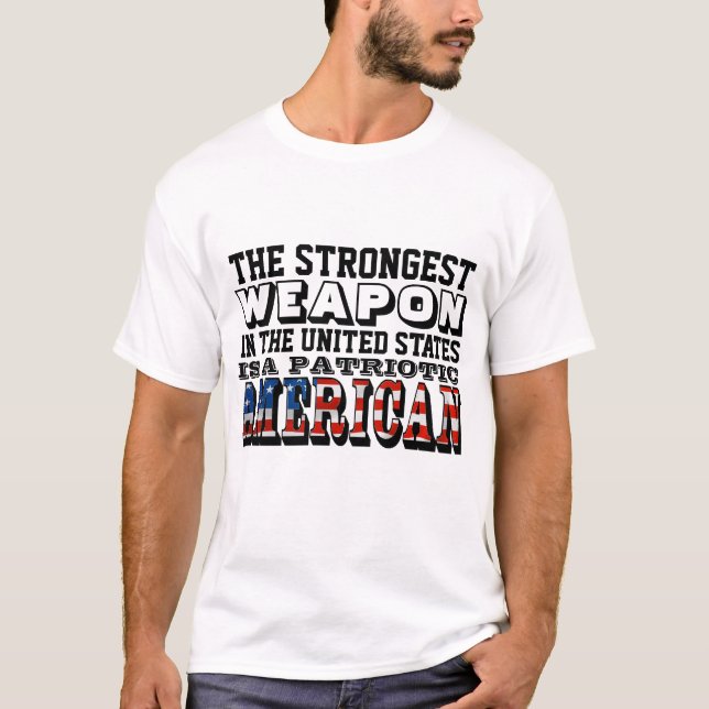 CAMISETA EL ARMA MÁS FUERTE ES UN PATRIOTA AMERICANO (Anverso)