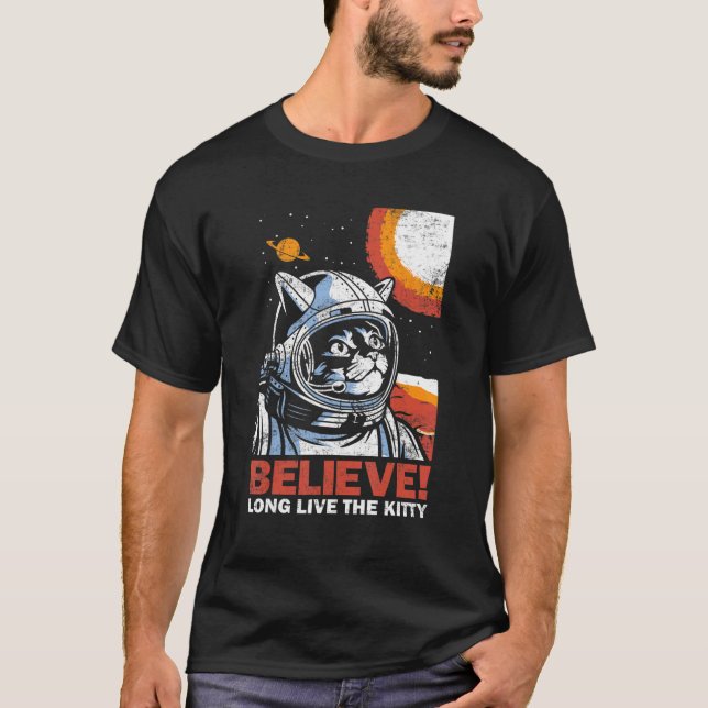 Camiseta El astronauta del gato cree en la angustia de los  (Anverso)