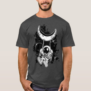 Camiseta El astronauta se balancea en el espacio en el astr