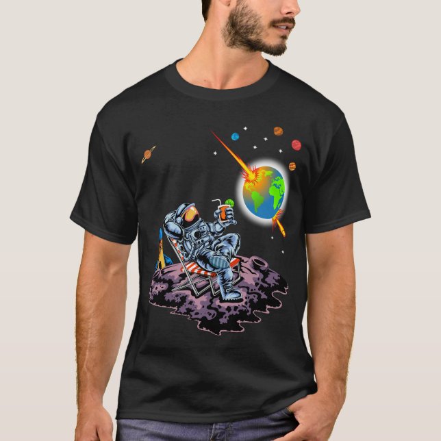 Camiseta El astronauta se relaja en la luna (Anverso)