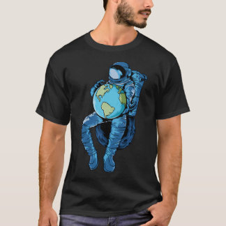 Camiseta El astronauta sostiene el planeta Tierra