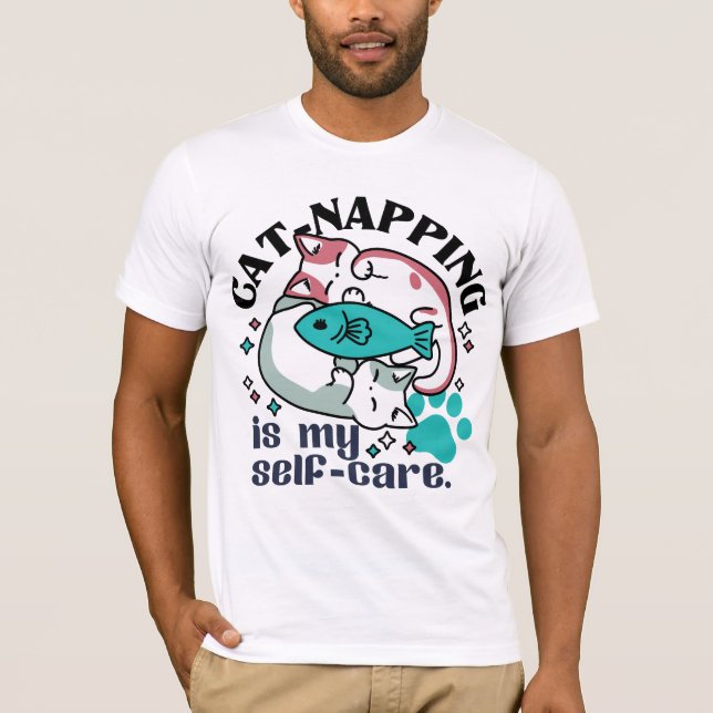 Camiseta El Ataque Al Gato Es Mi Autocuidado: Gatos Cuestos (Anverso)