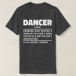 Camiseta El bailarín Noun Funny Dance Instructor Dancing Lo<br><div class="desc">Una Danzadora Divertida Dice "Bailarina Que Resuelve Un Problema Que No Sabías Que Tenías De Una Manera Que No Podías Entender". Agarra este divertido diseño de bailarina como un regalo divertido para una mamá,  papá o amigo.</div>
