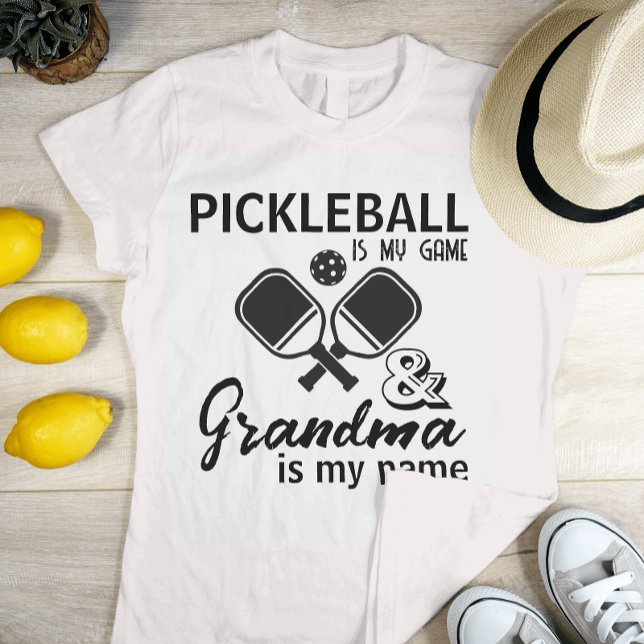 Camiseta El baloncesto es mi abuela del juego es mi nombre (Subido por el creador)